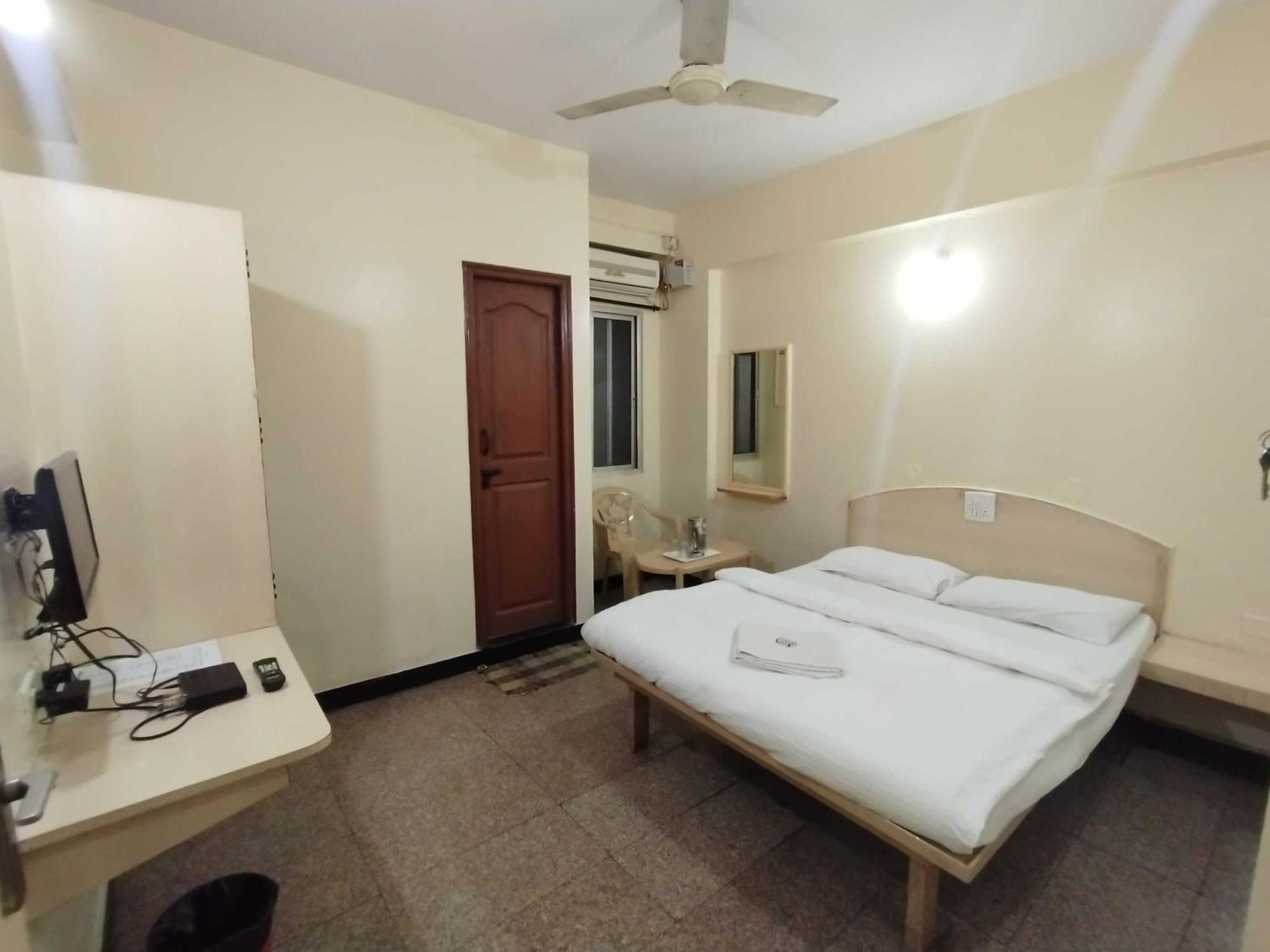 Hotel O Sri Vijaya Palace Lodging Bangalore Bagian luar foto