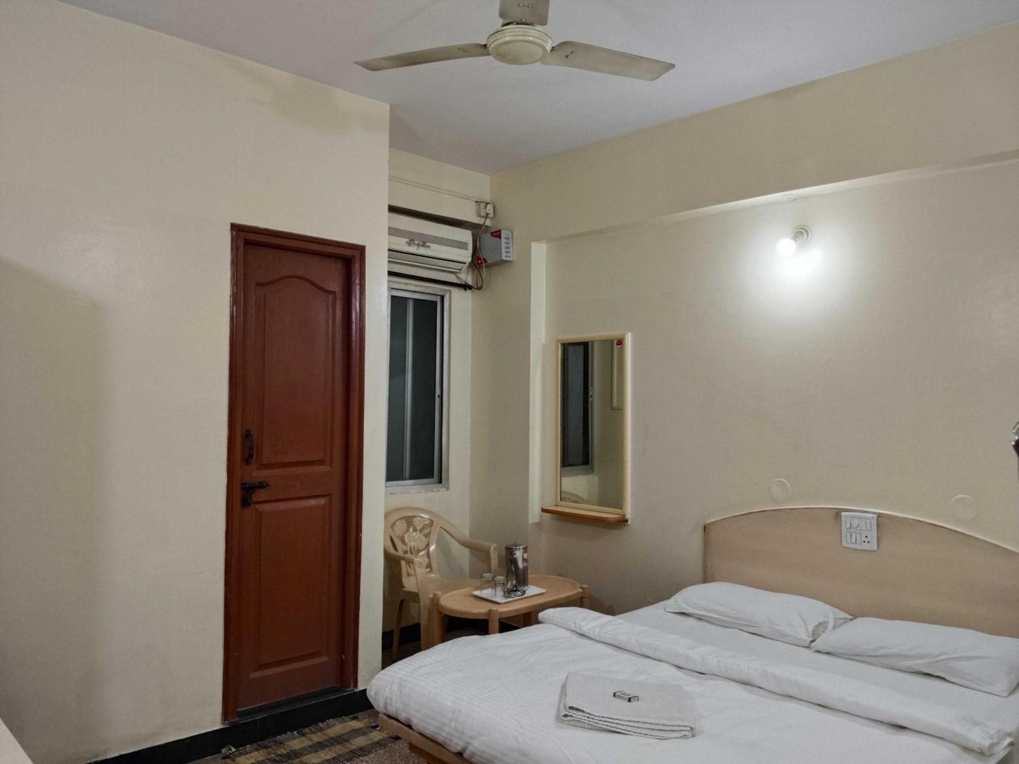 Hotel O Sri Vijaya Palace Lodging Bangalore Bagian luar foto