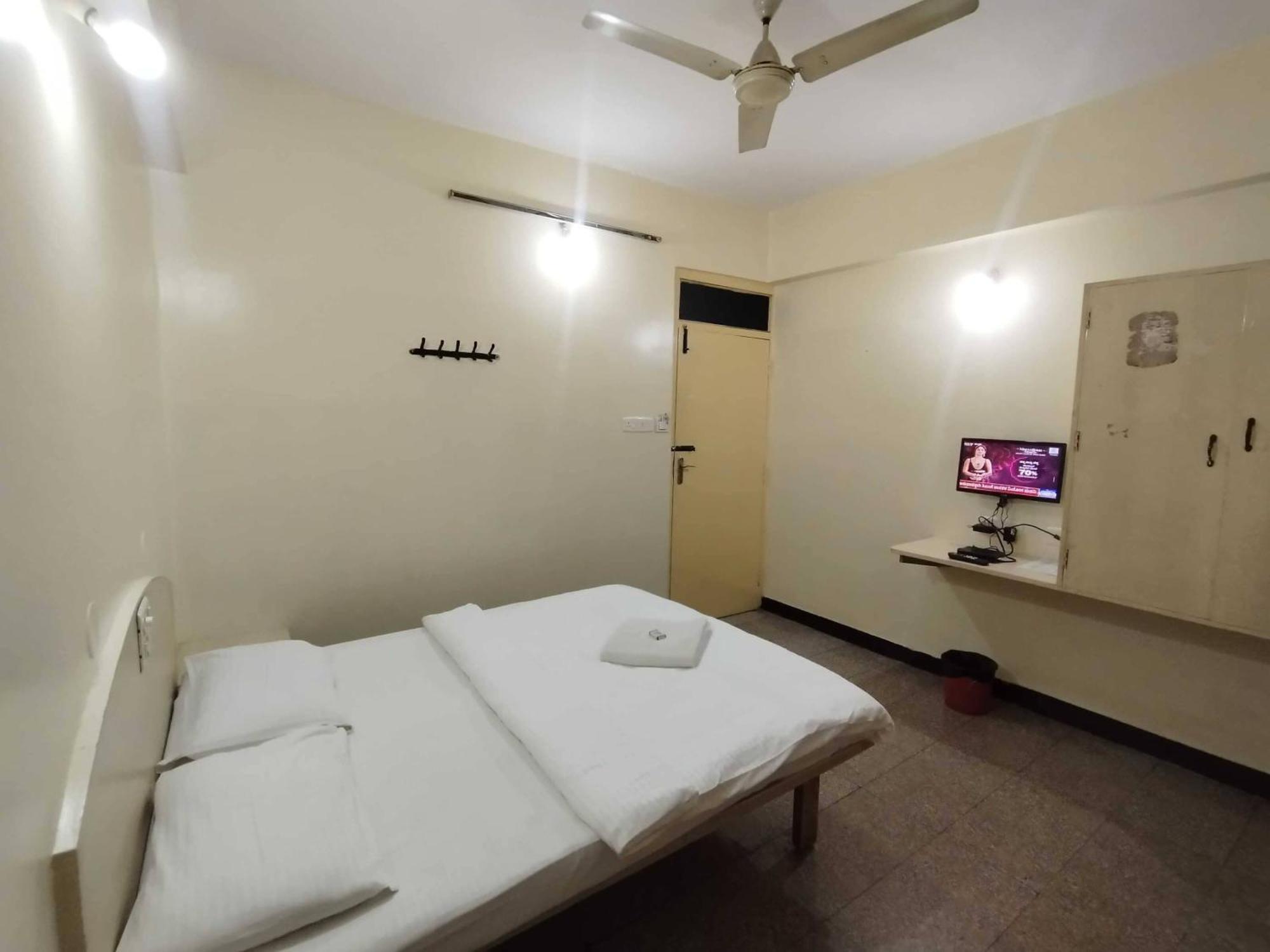 Hotel O Sri Vijaya Palace Lodging Bangalore Bagian luar foto