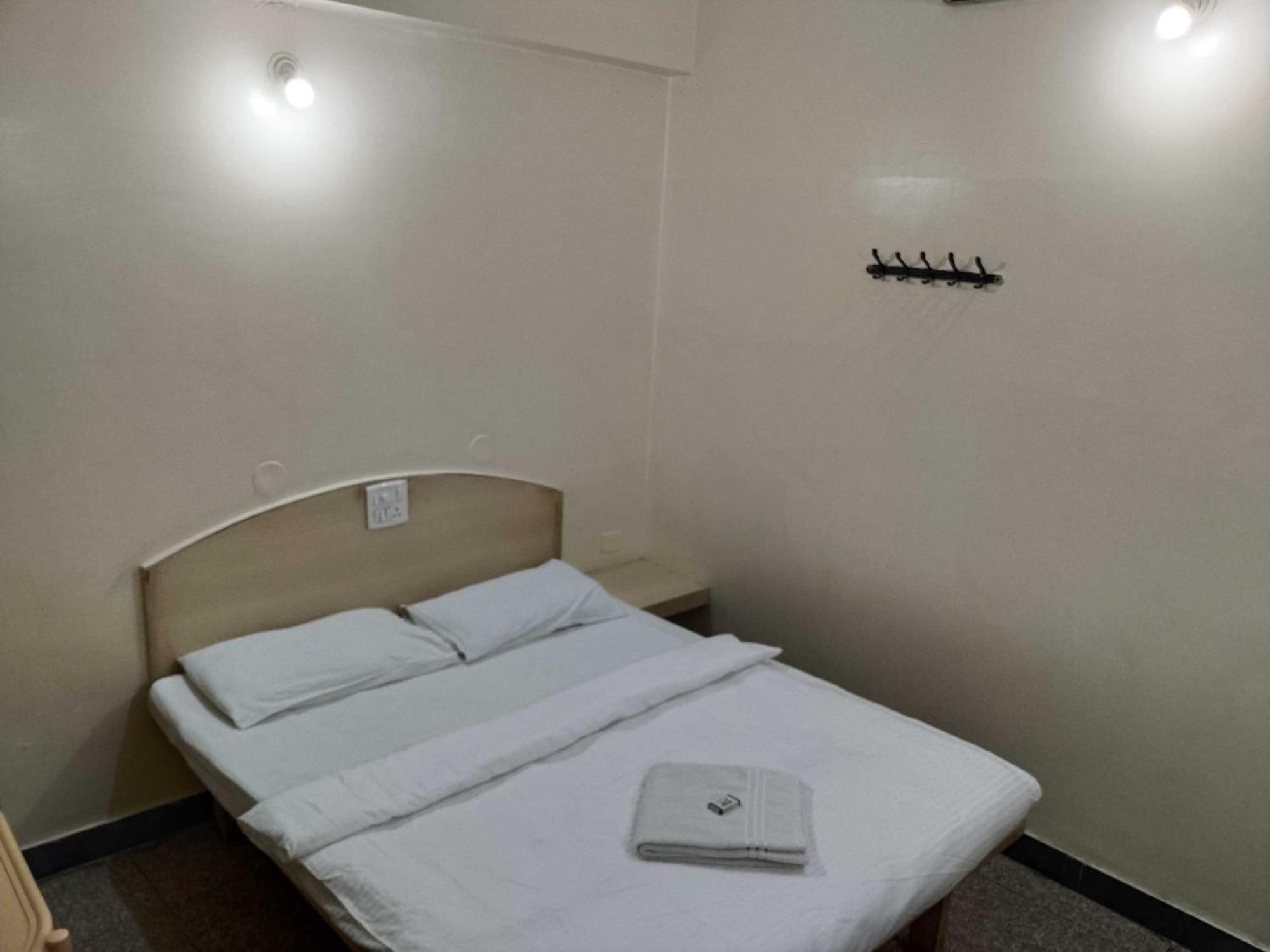 Hotel O Sri Vijaya Palace Lodging Bangalore Bagian luar foto